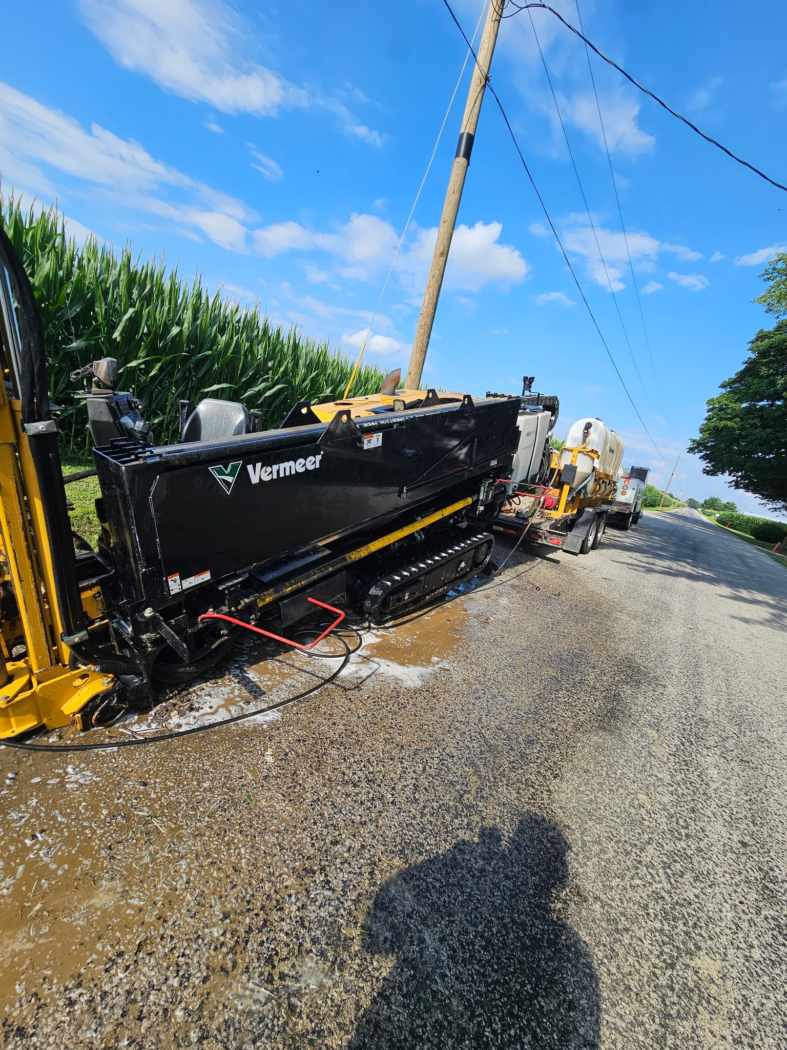HDD rig and mud system on rural road